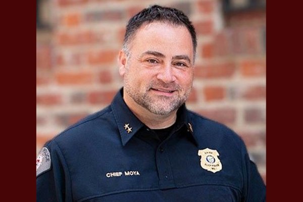elliott moya headshot in police uniform