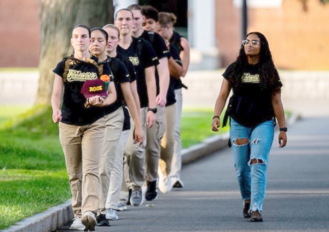 Campus Scene - Students walking on UPG - 8.23.24