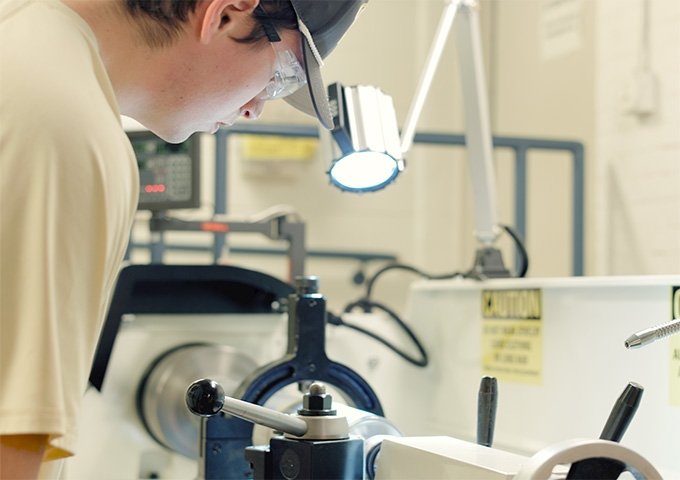 Image of a mechanical engineering student in the classroom.