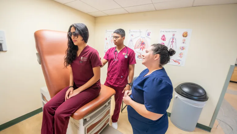 Nursing students performing diagnoses