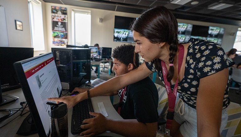 Norwich Cybersecurity Majors working in warroom
